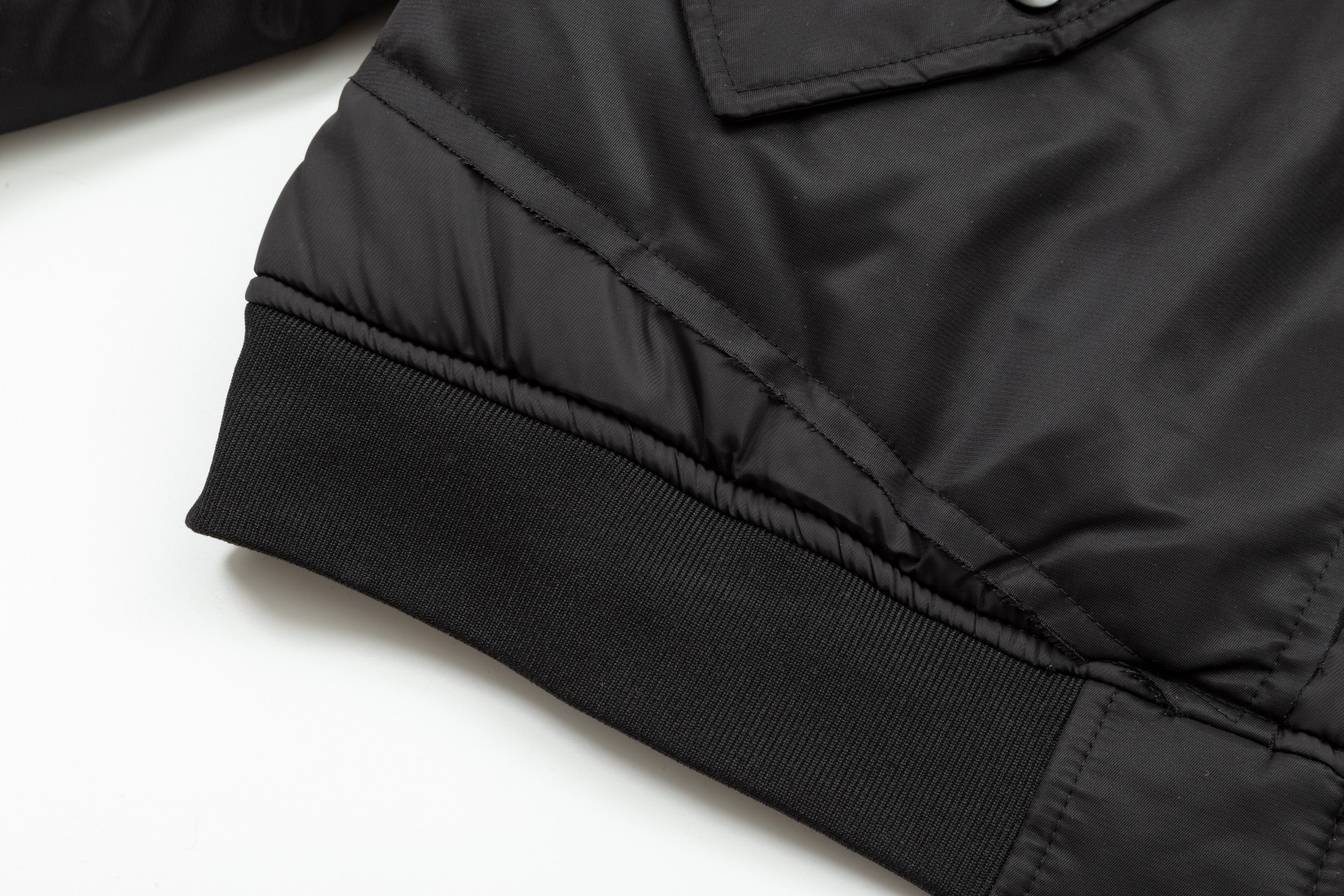 【BALENCIAGA  公式旗艦店】バレンシアガ  ジャケット着 ご好評に付き再入荷！241022