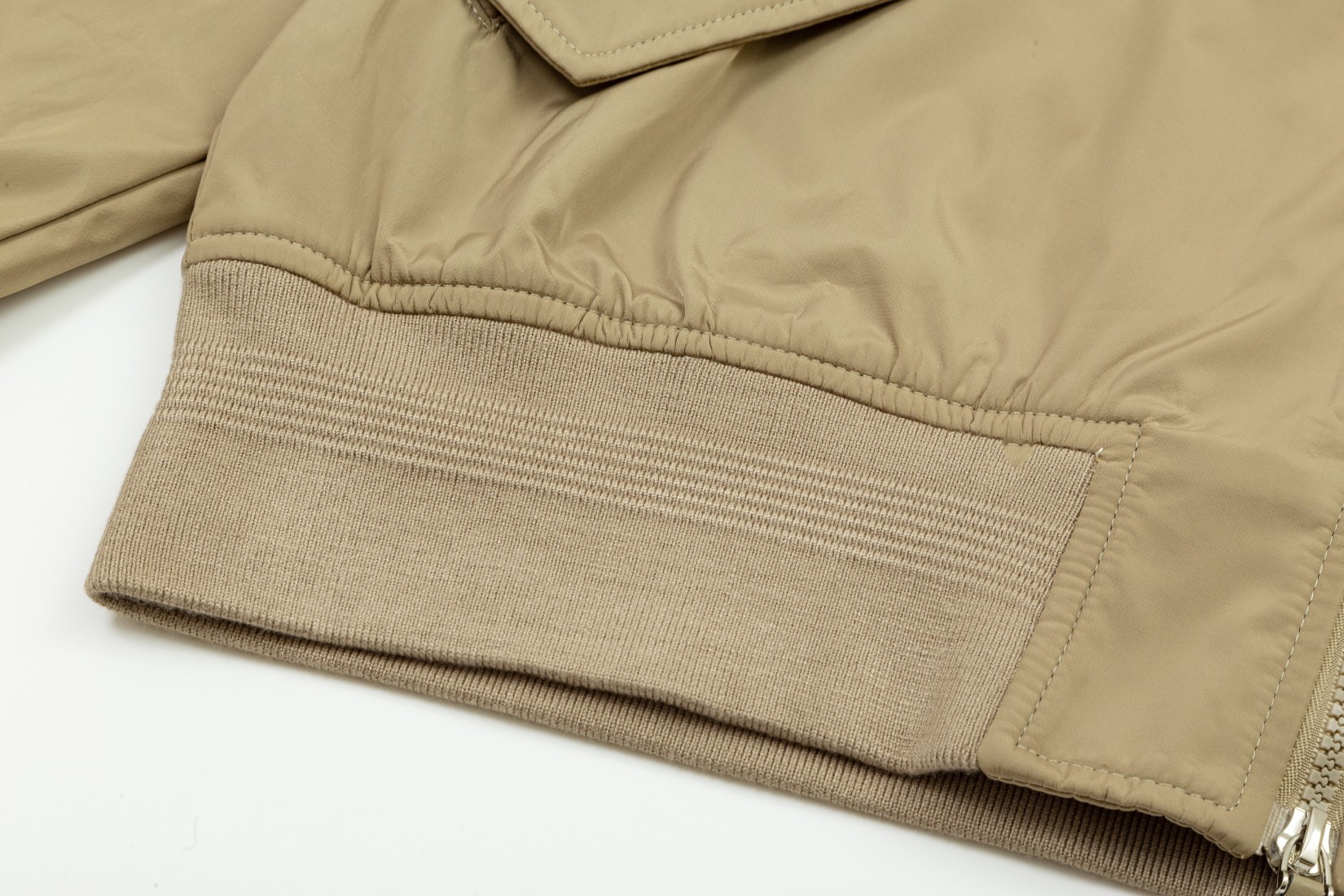 【BURBERRY  公式旗艦店】バーバリー  ジャケット着 ご好評に付き再入荷！241022