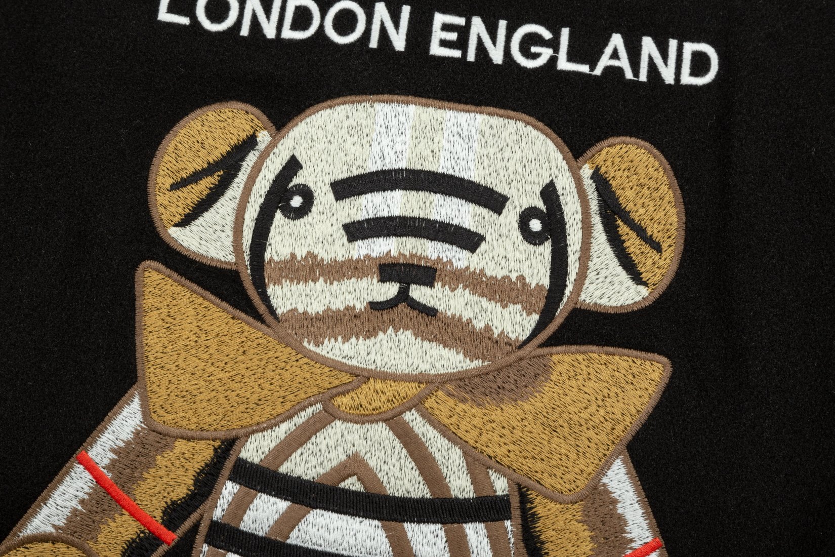 【BURBERRY  公式旗艦店】バーバリー  ジャケット着 ご好評に付き再入荷！241022