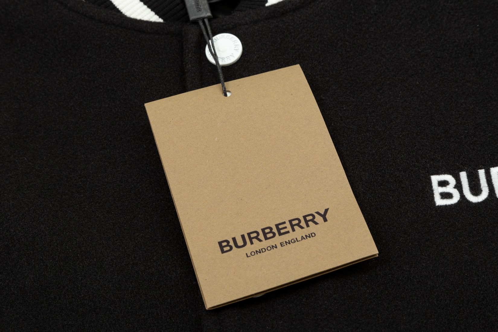 【BURBERRY  公式旗艦店】バーバリー  ジャケット着 ご好評に付き再入荷！241022