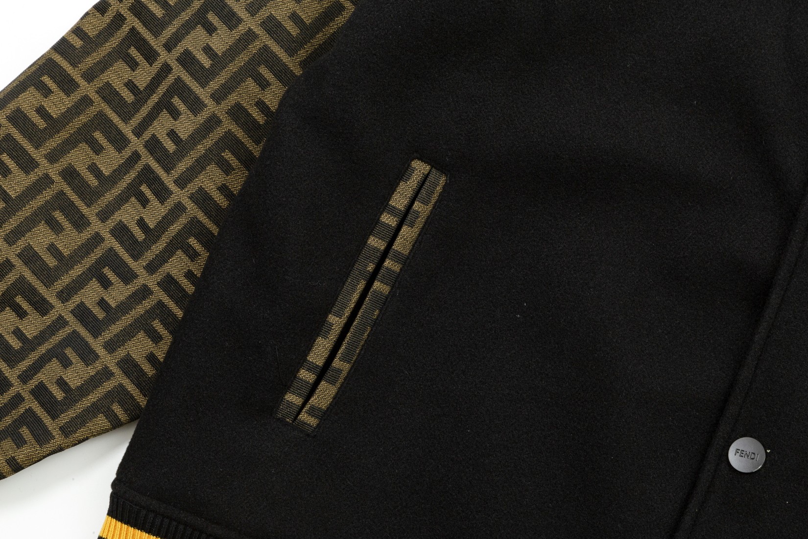 【FENDI 公式旗艦店】フェンディ  ジャケット着 ご好評に付き再入荷！241021