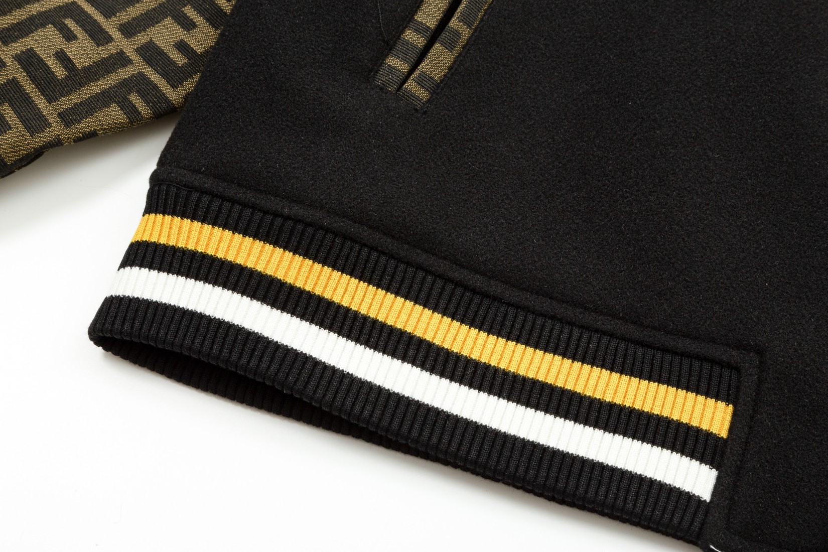 【FENDI 公式旗艦店】フェンディ  ジャケット着 ご好評に付き再入荷！241021