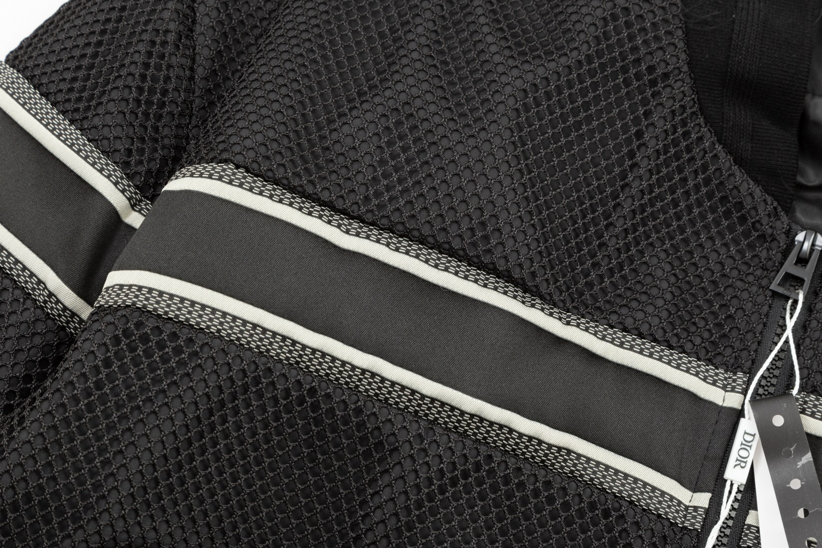 【DIOR  公式旗艦店】ディオール  ジャケット着 ご好評に付き再入荷！241023