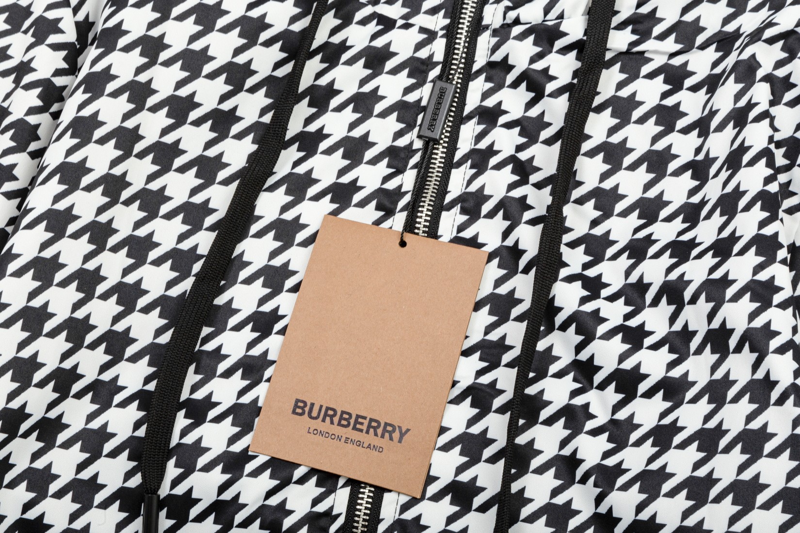 【BURBERRY  公式旗艦店】バーバリー  ジャケット着 ご好評に付き再入荷！241022