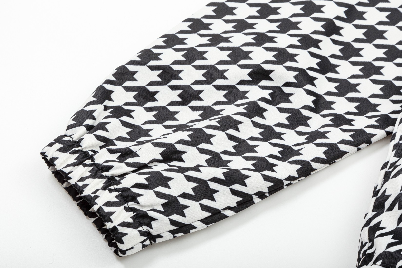 【BURBERRY  公式旗艦店】バーバリー  ジャケット着 ご好評に付き再入荷！241022