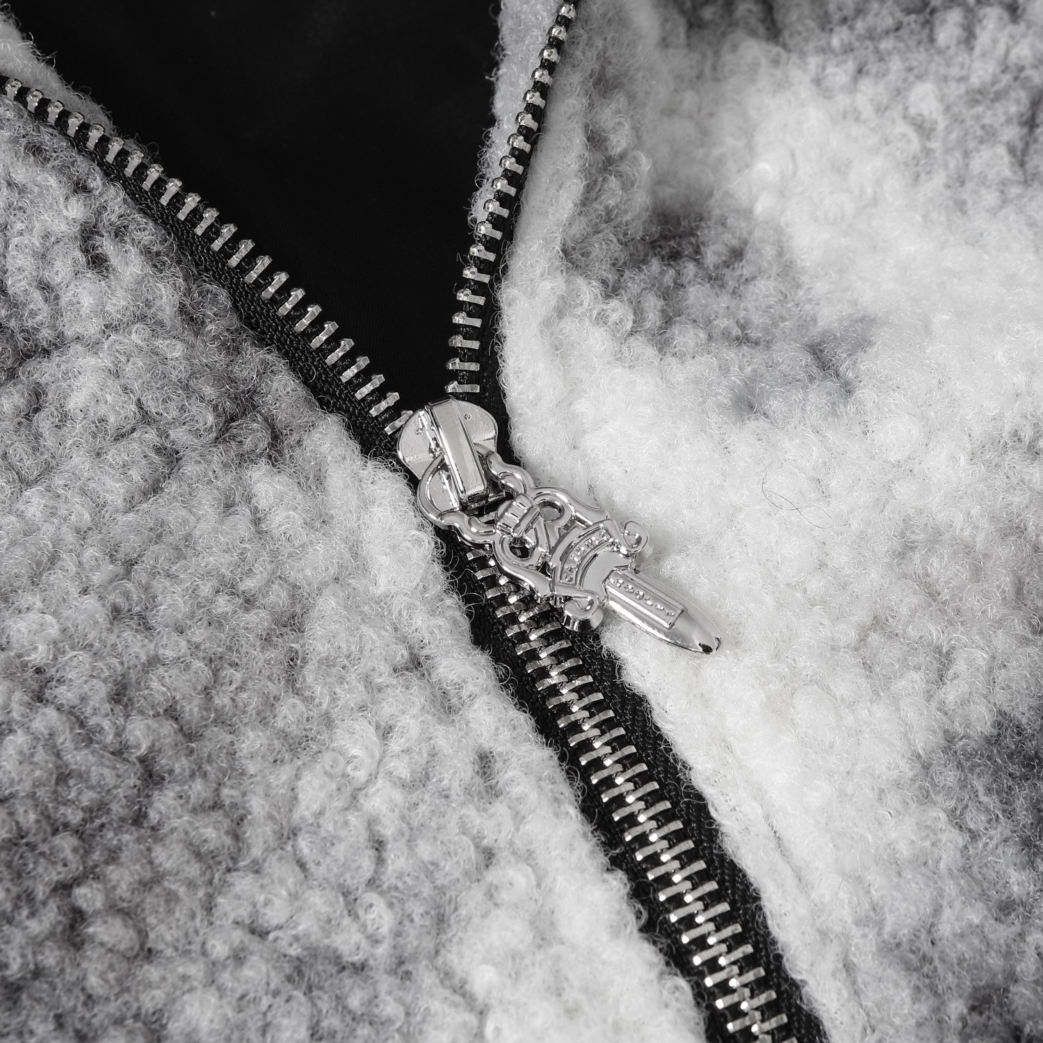 【CHROME HEARTS】クロムハーツ    ジャケット着ご好評に付き再入荷！241023