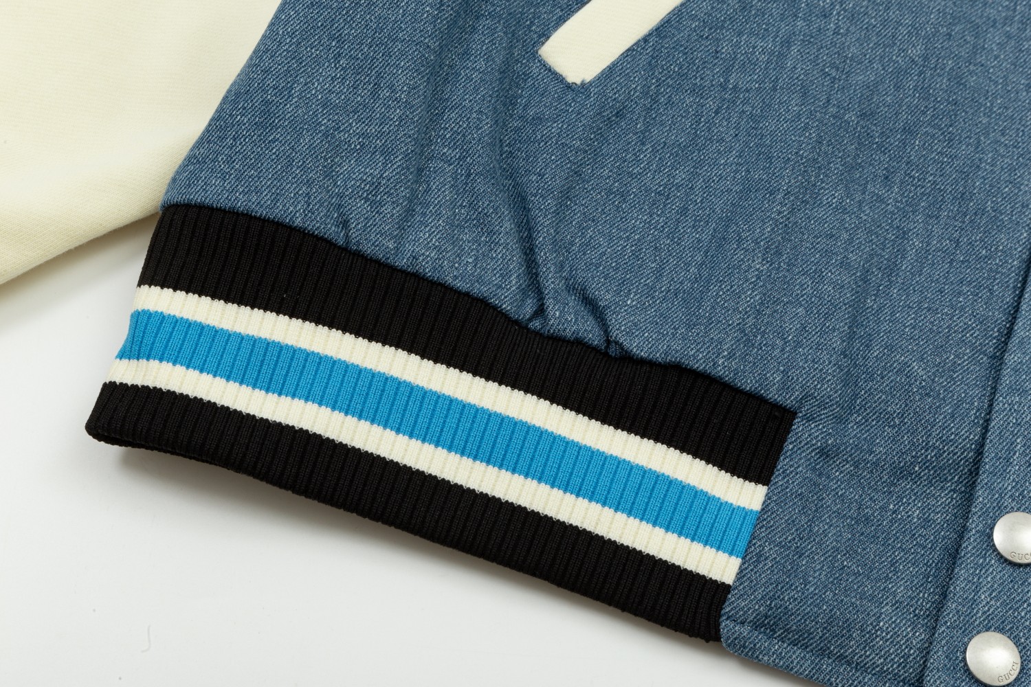 【GUCCI  公式旗艦店】グッチ  ジャケット着 ご好評に付き再入荷！241021