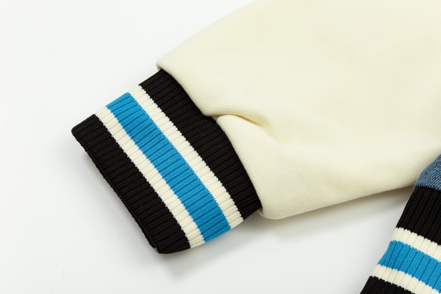 【GUCCI  公式旗艦店】グッチ  ジャケット着 ご好評に付き再入荷！241021