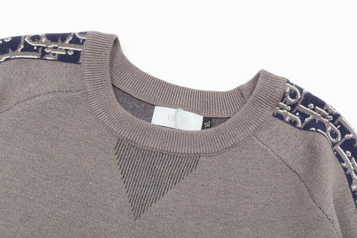 【DIOR  公式旗艦店】ディオール  セーター好評に付き再入荷！ 241031