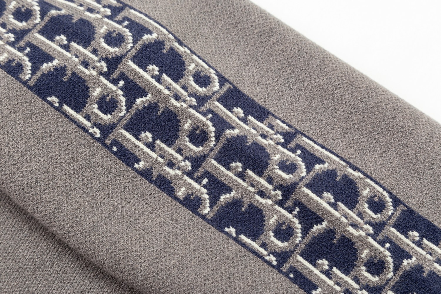 【DIOR  公式旗艦店】ディオール  セーター好評に付き再入荷！ 241031