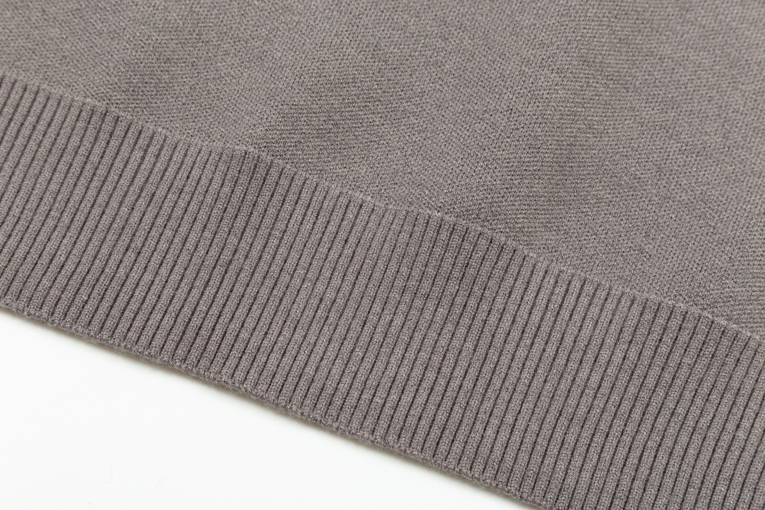 【DIOR  公式旗艦店】ディオール  セーター好評に付き再入荷！ 241031