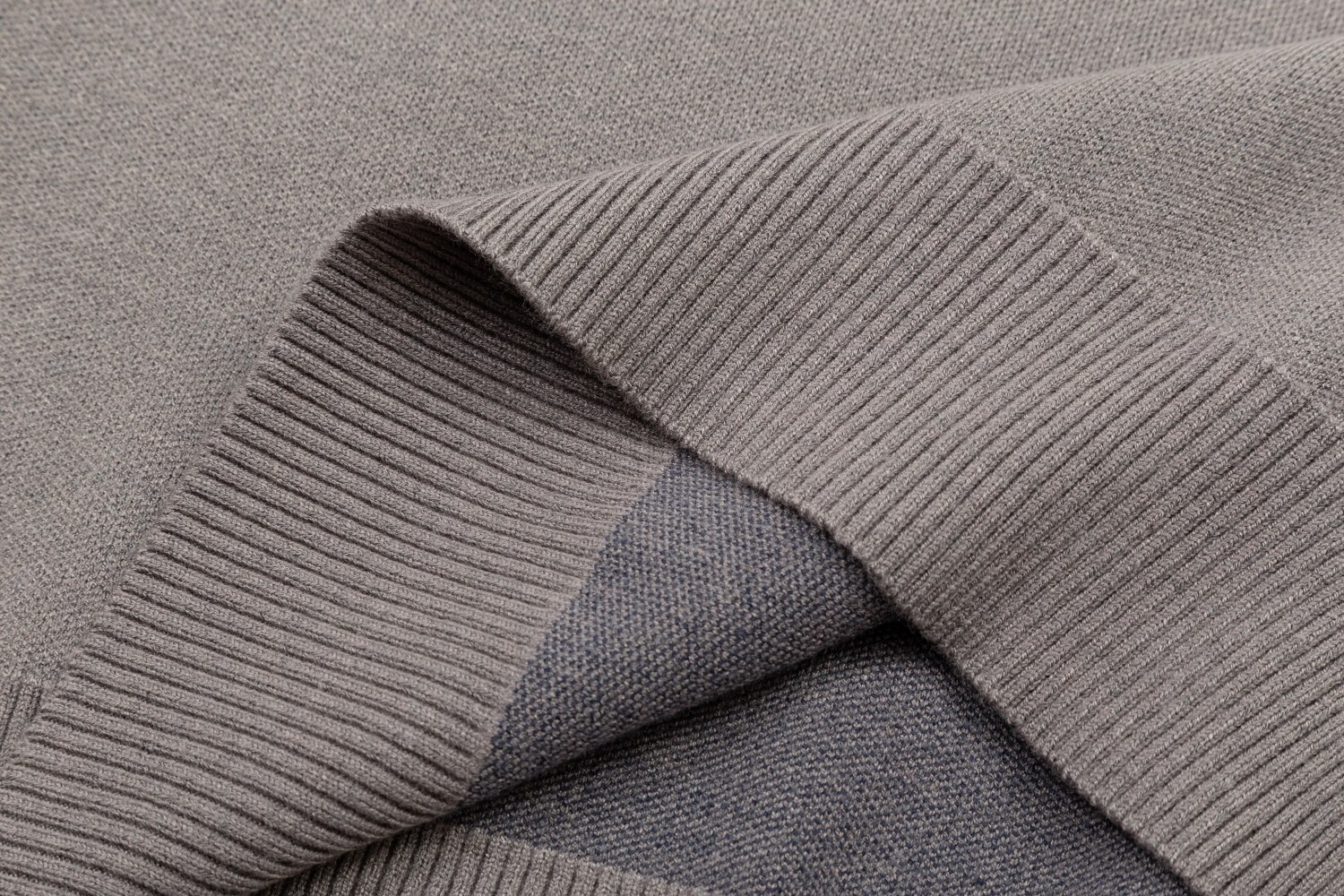 【DIOR  公式旗艦店】ディオール  セーター好評に付き再入荷！ 241031