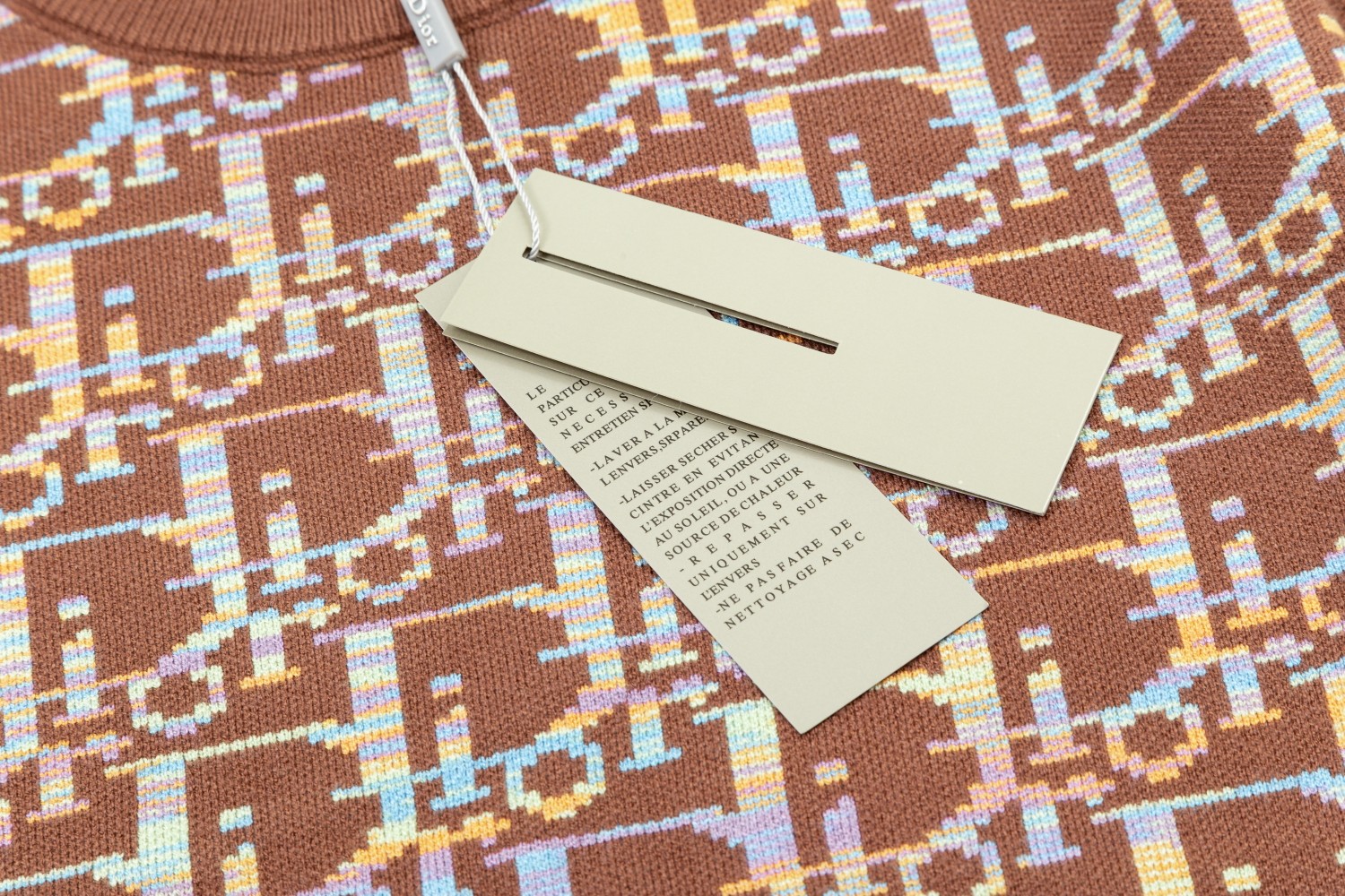 【DIOR  公式旗艦店】ディオール  セーター好評に付き再入荷！ 241031