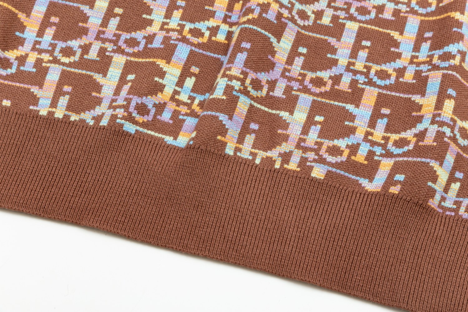 【DIOR  公式旗艦店】ディオール  セーター好評に付き再入荷！ 241031