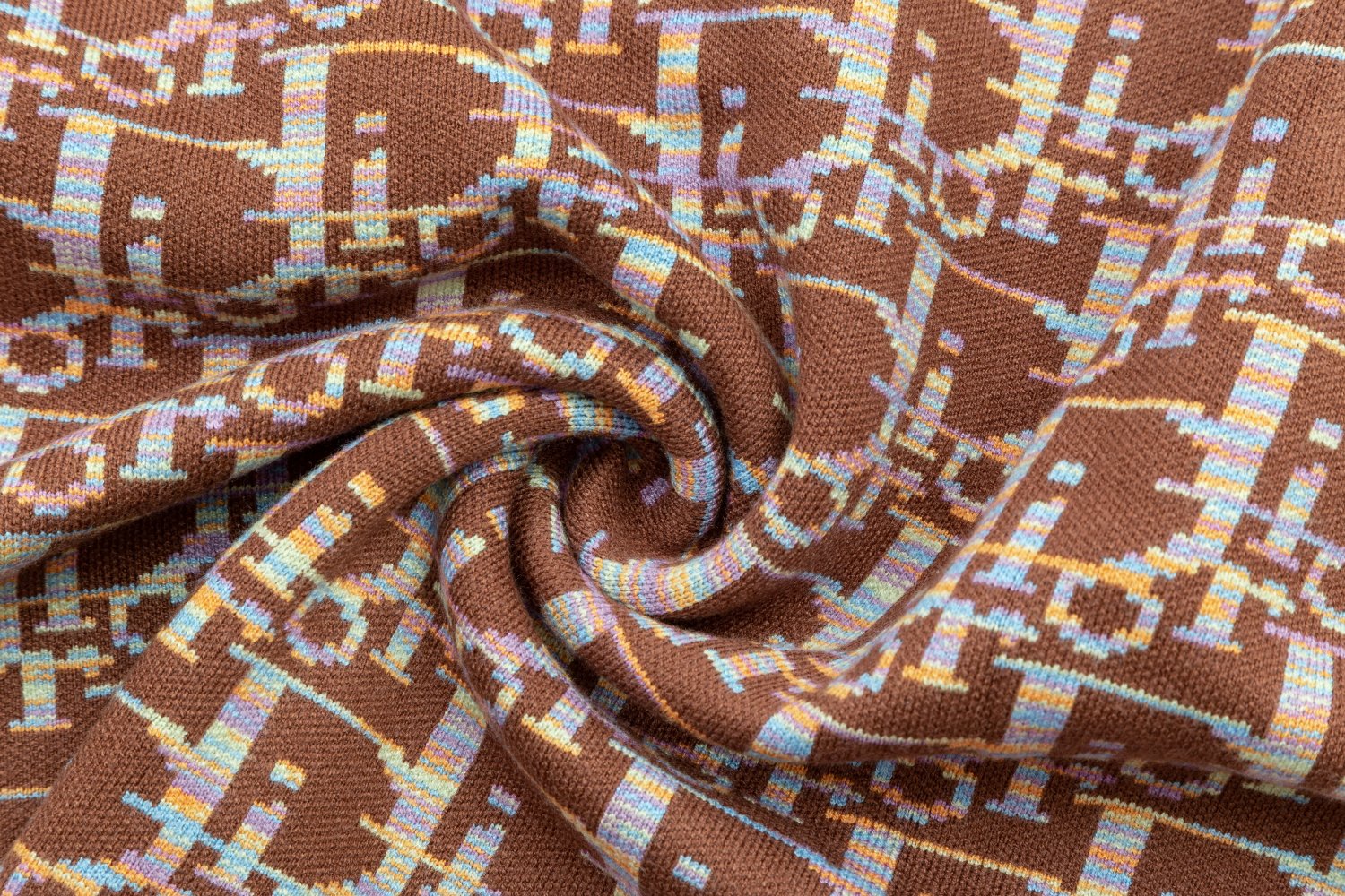 【DIOR  公式旗艦店】ディオール  セーター好評に付き再入荷！ 241031