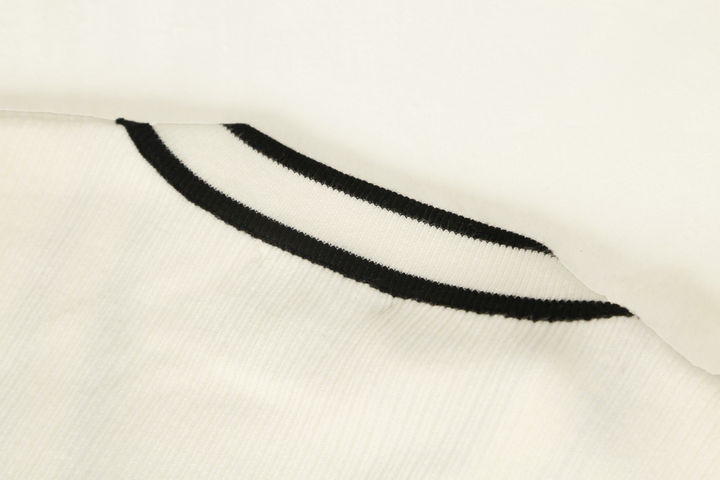 【GUCCI  公式旗艦店】グッチ  セーター好評に付き再入荷！ 241029