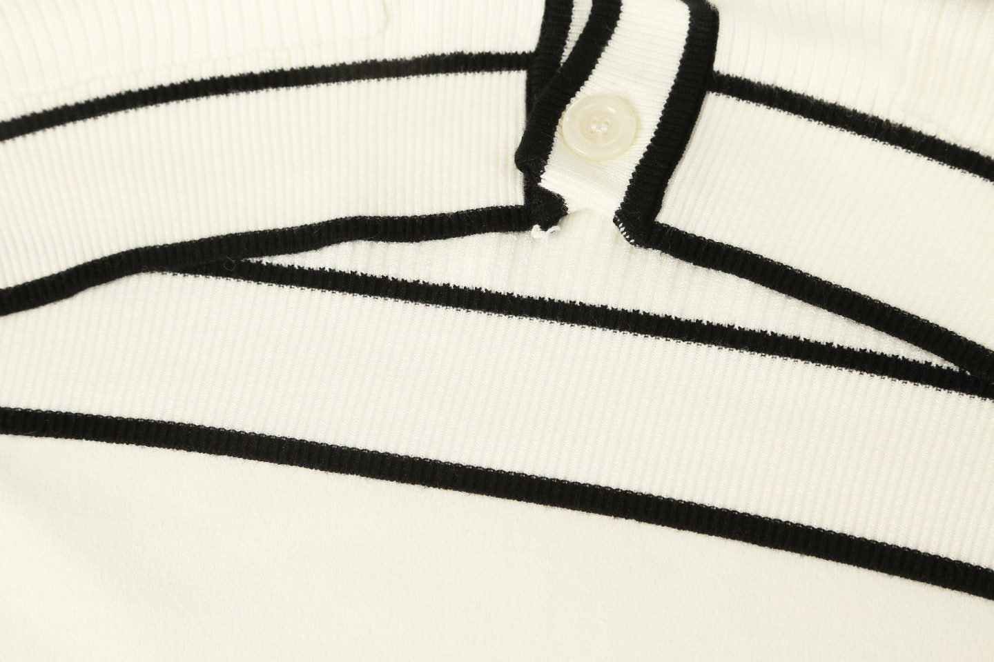 【GUCCI  公式旗艦店】グッチ  セーター好評に付き再入荷！ 241029