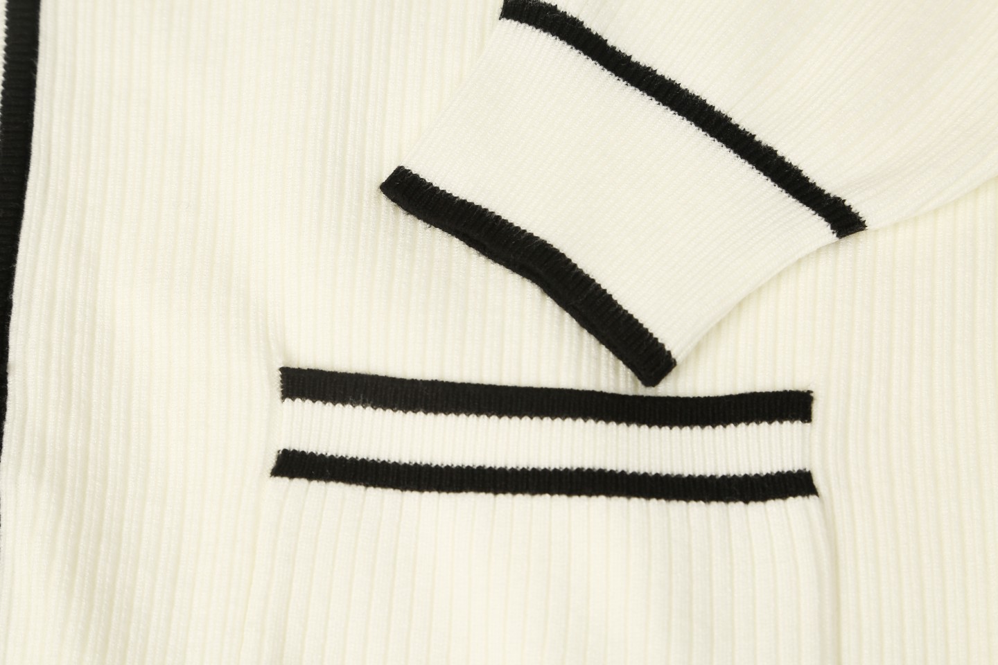 【CHANEL  公式旗艦店】シャネル  セーター好評に付き再入荷！ 241101