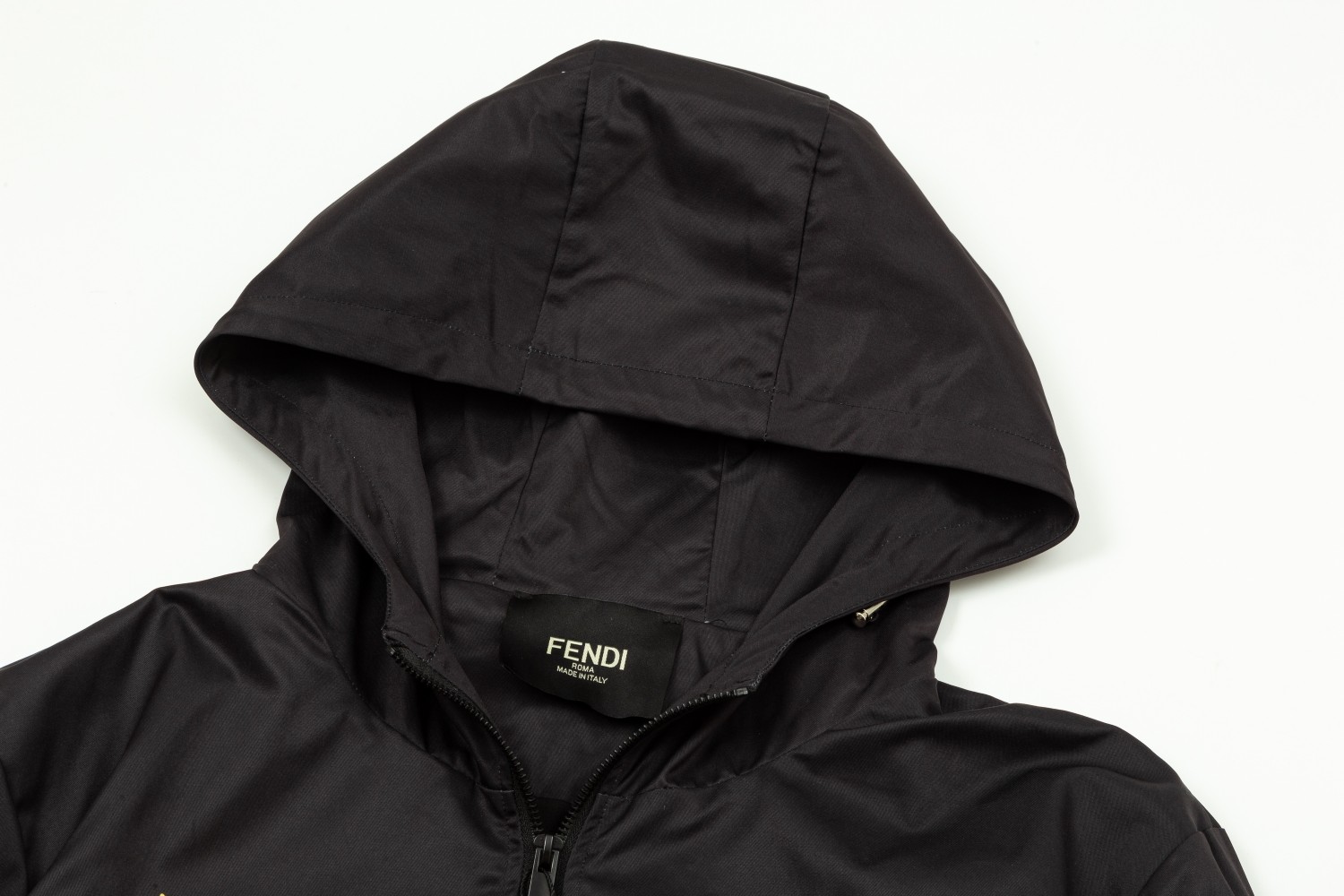 【FENDI  公式旗艦店】フェンディ  ジャケット着 ご好評に付き再入荷！241021