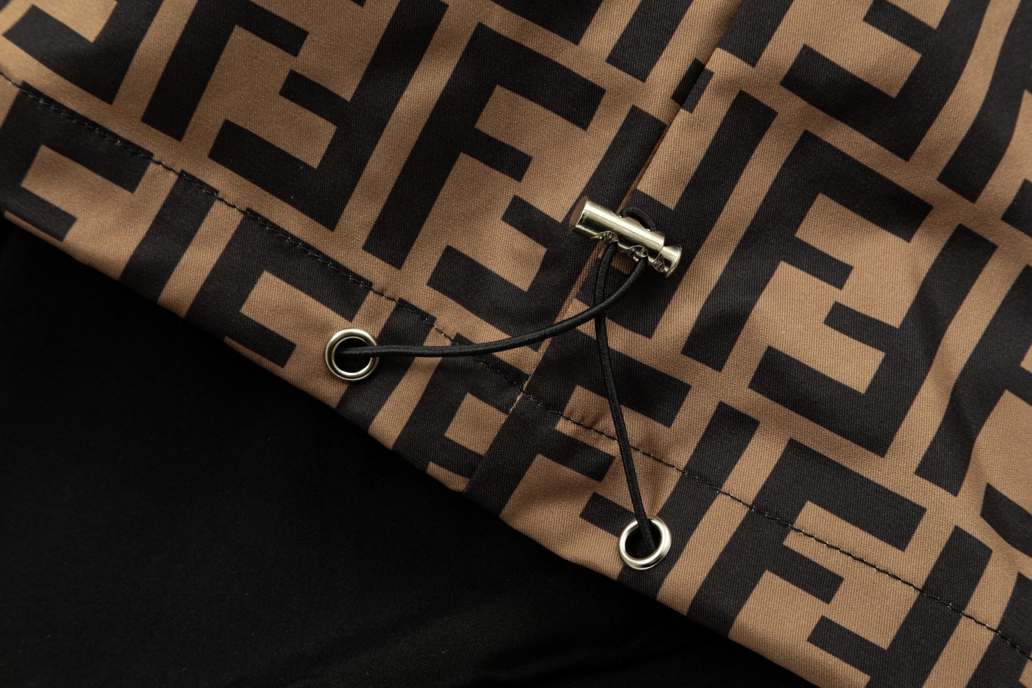 【FENDI  公式旗艦店】フェンディ  ジャケット着 ご好評に付き再入荷！241021