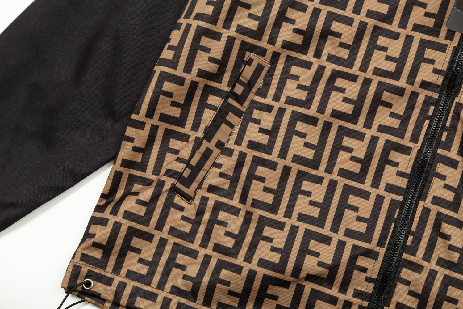 【FENDI  公式旗艦店】フェンディ  ジャケット着 ご好評に付き再入荷！241021