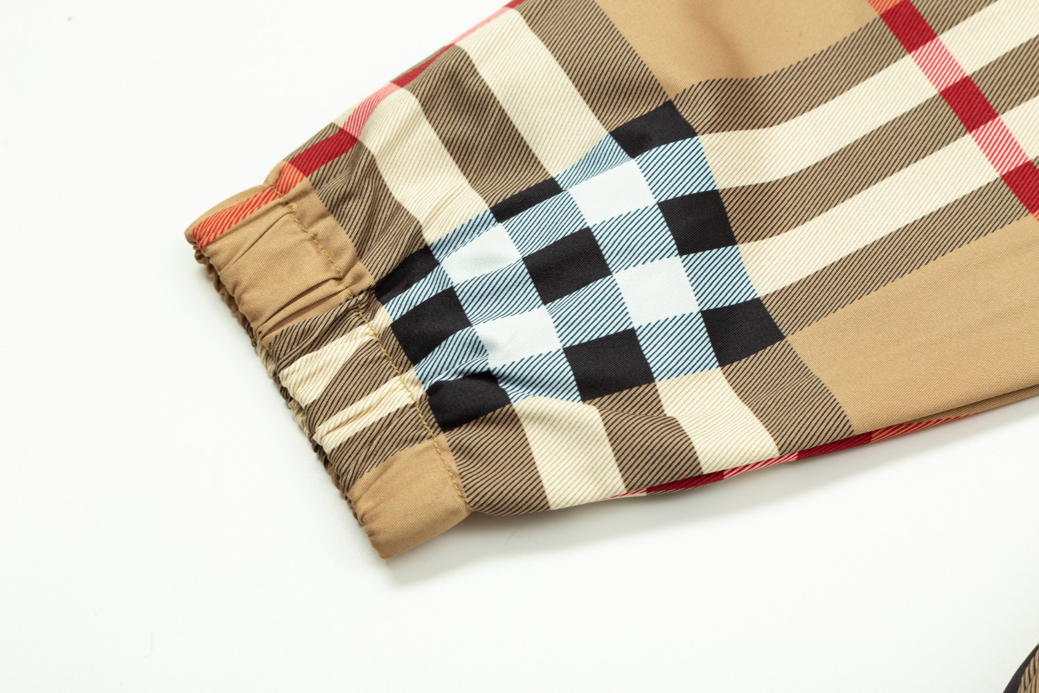 【BURBERRY  公式旗艦店】バーバリー  ジャケット着 ご好評に付き再入荷！241021