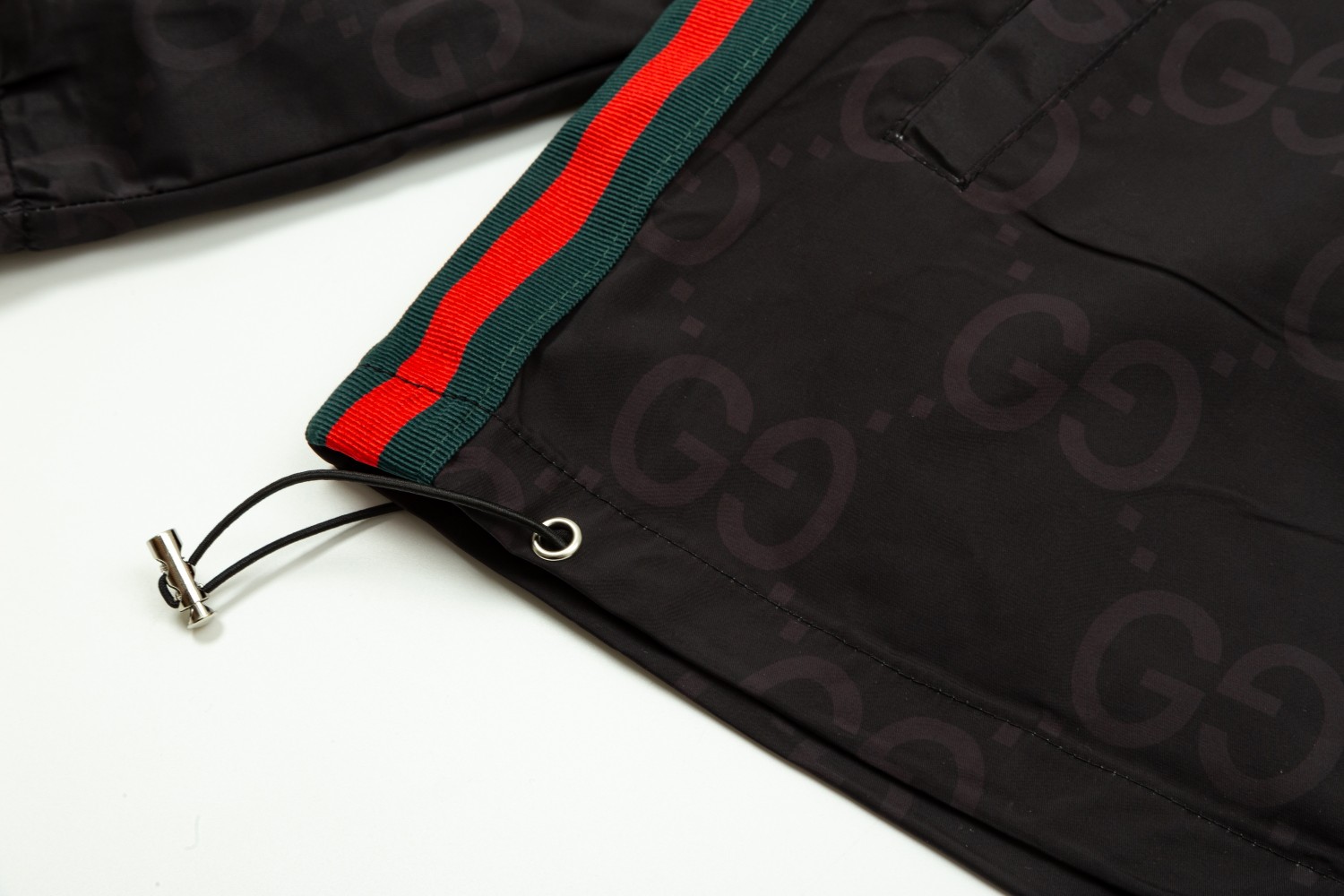 【GUCCI  公式旗艦店】グッチ  ジャケット着 ご好評に付き再入荷！241111