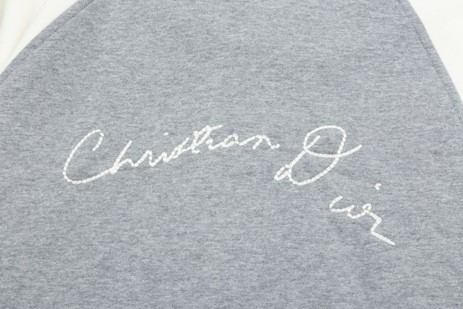 【DIOR  公式旗艦店】ディオール  ジャケット着 ご好評に付き再入荷！241021