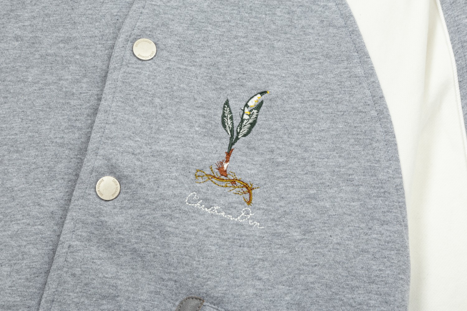 【DIOR  公式旗艦店】ディオール  ジャケット着 ご好評に付き再入荷！241021