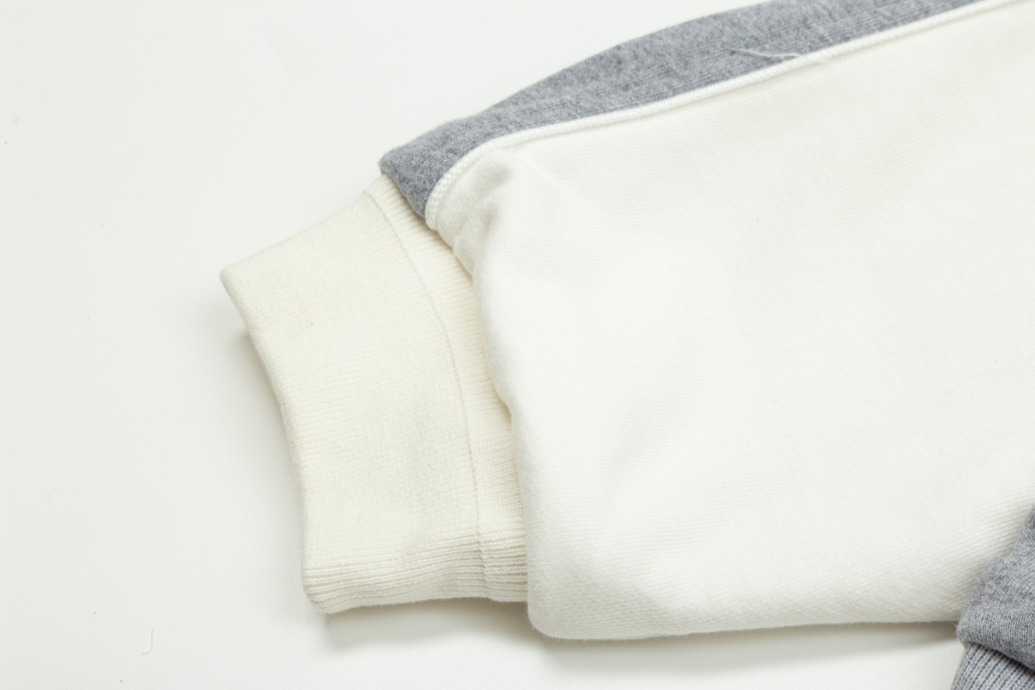 【DIOR  公式旗艦店】ディオール  ジャケット着 ご好評に付き再入荷！241021