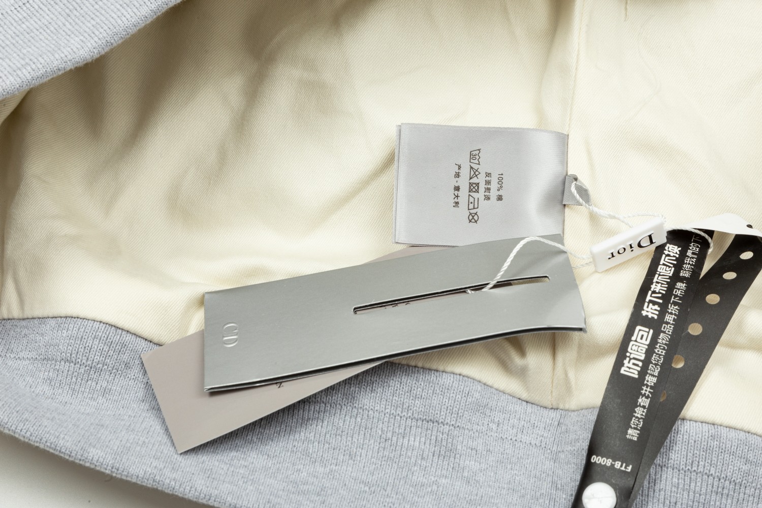 【DIOR  公式旗艦店】ディオール  ジャケット着 ご好評に付き再入荷！241021