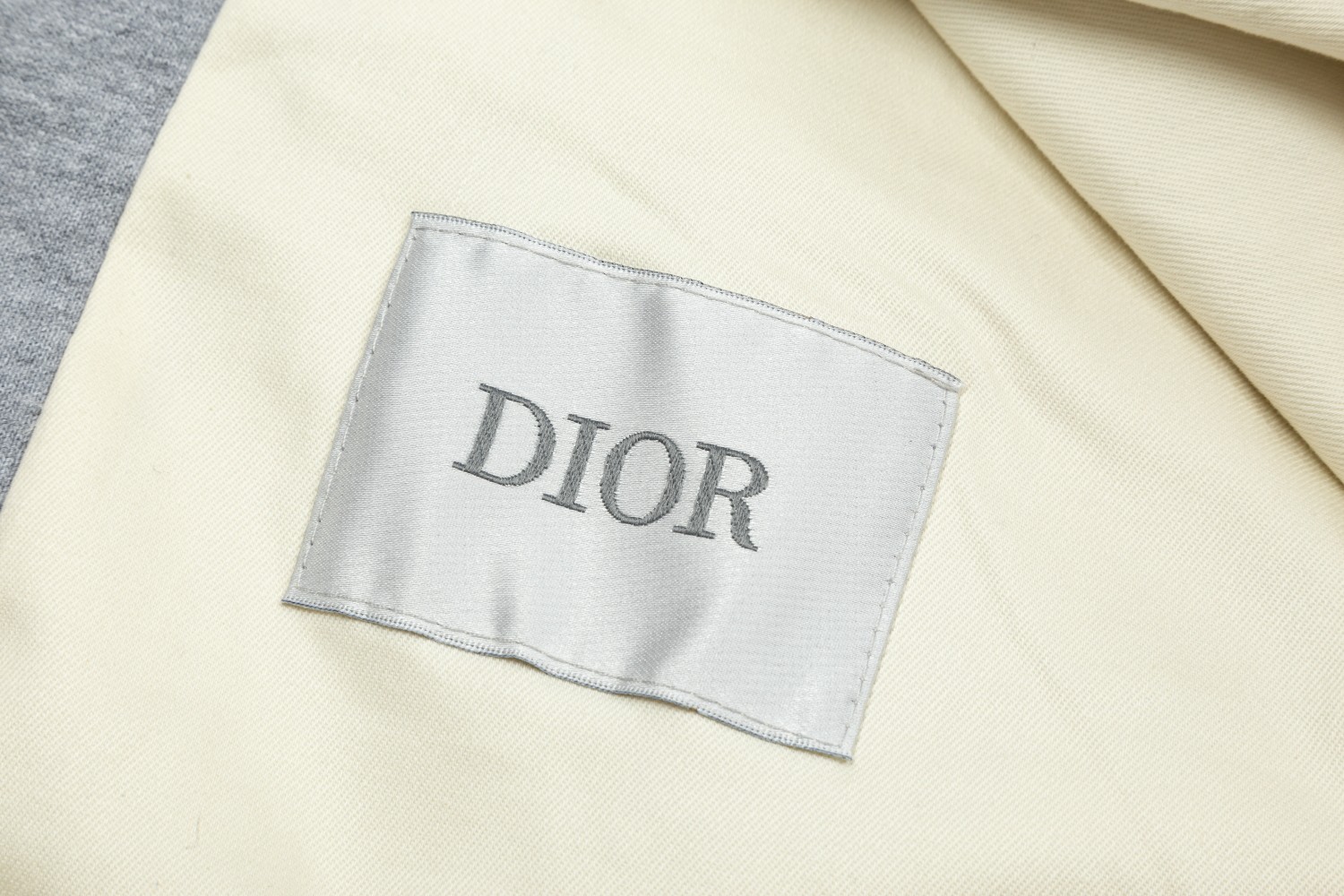 【DIOR  公式旗艦店】ディオール  ジャケット着 ご好評に付き再入荷！241021