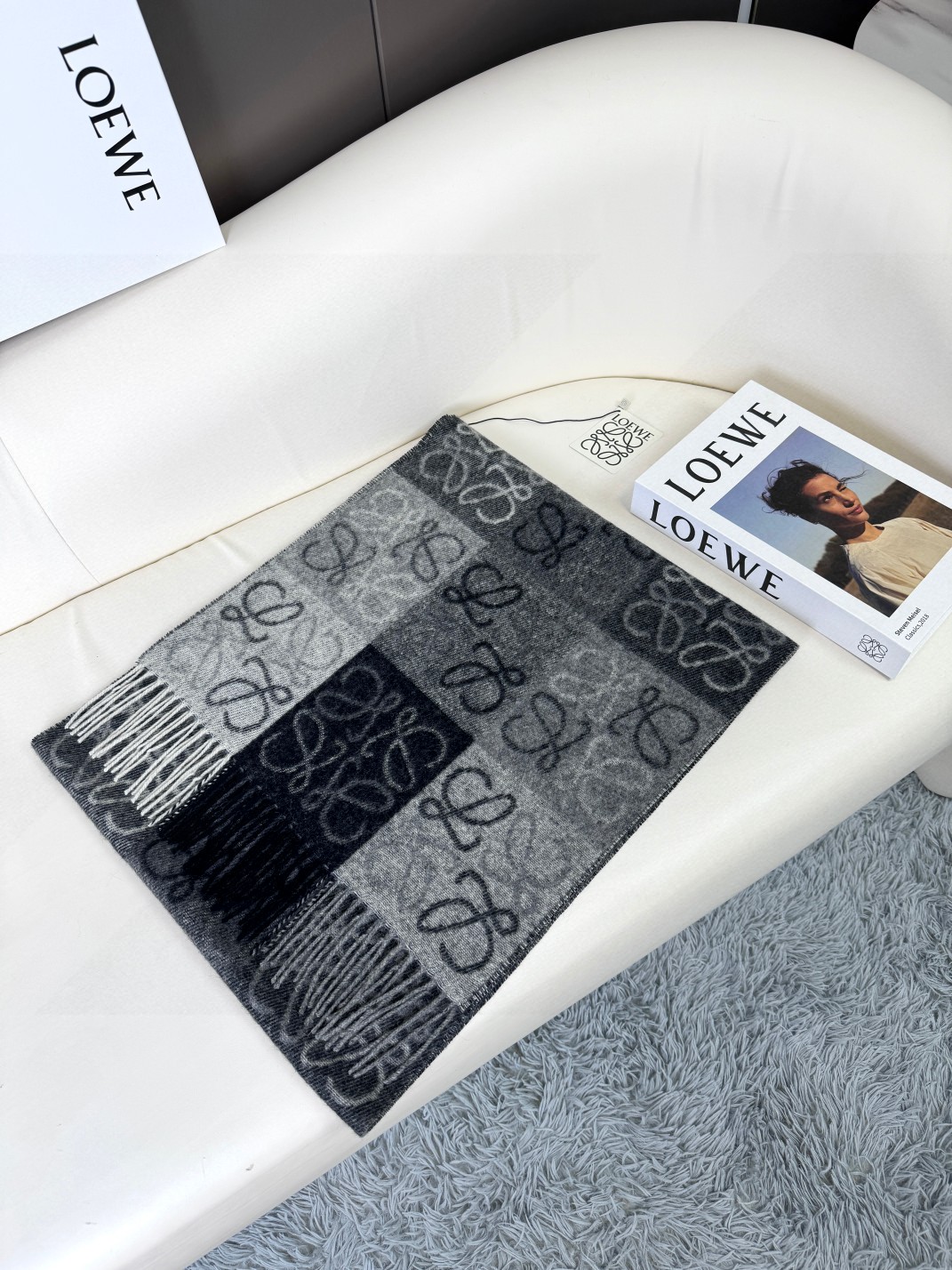 【LOEWE ロエベ】スカーフ40*200CM   241109