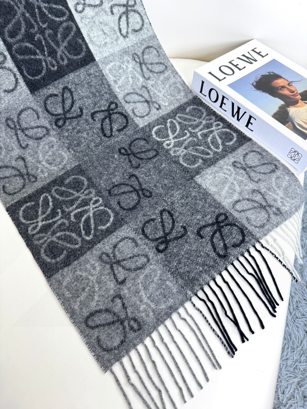 【LOEWE ロエベ】スカーフ40*200CM   241109