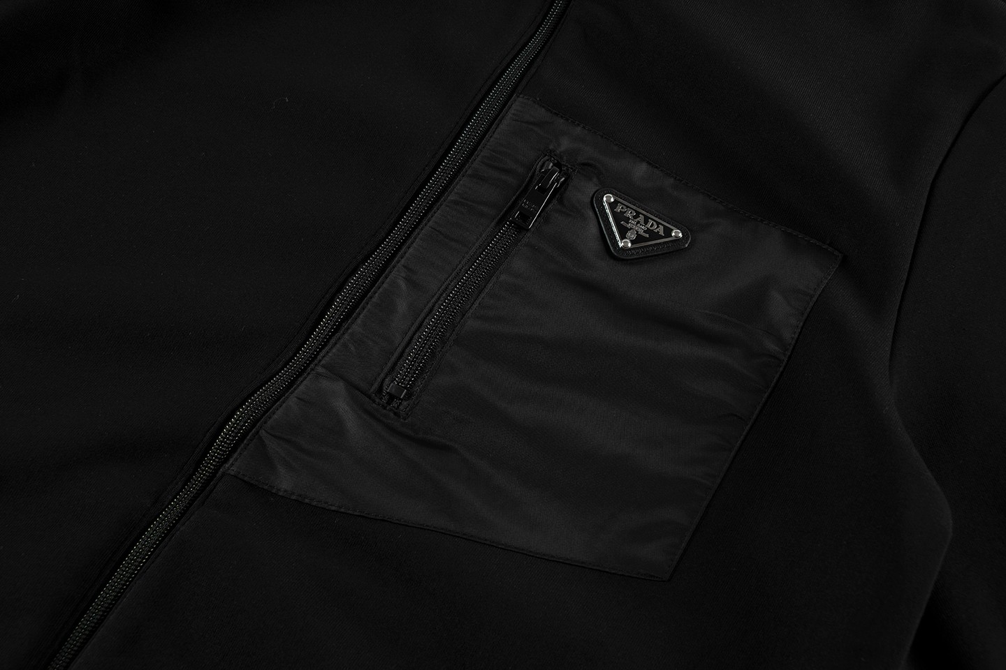 【PRADA  公式旗艦店】 プラダ  ジャケット着 ご好評に付き再入荷！241024