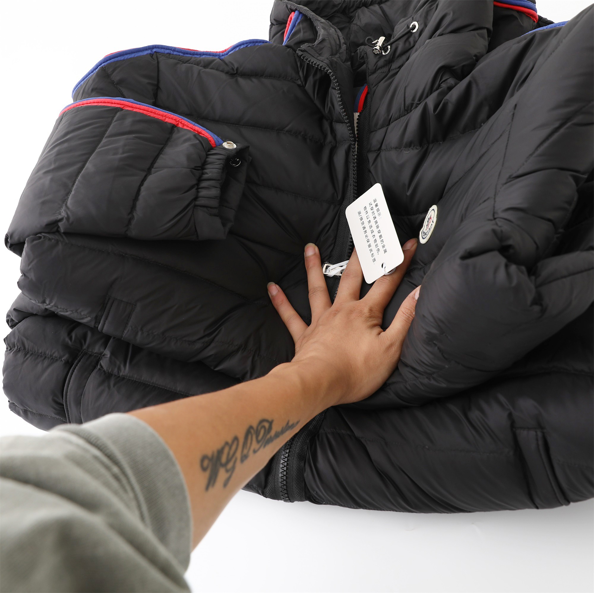 【MONCLER 公式旗艦店】モンクレール  ダウンジャケット好評に付き再入荷！ 241026