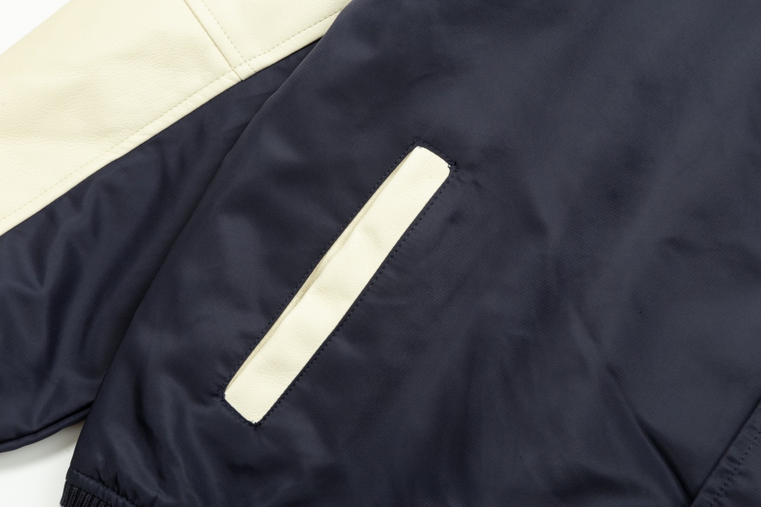 【LOUIS VUITTON  公式旗艦店】ルイヴィトン  ジャケット着 好評に付き再入荷！241028