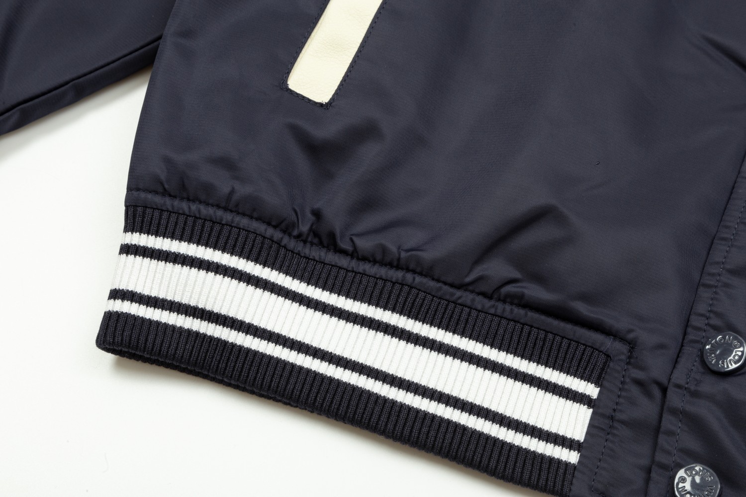 【LOUIS VUITTON  公式旗艦店】ルイヴィトン  ジャケット着 好評に付き再入荷！241028