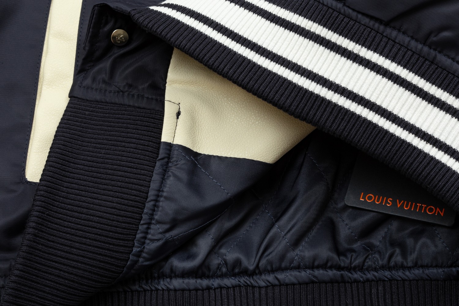 【LOUIS VUITTON  公式旗艦店】ルイヴィトン  ジャケット着 好評に付き再入荷！241028