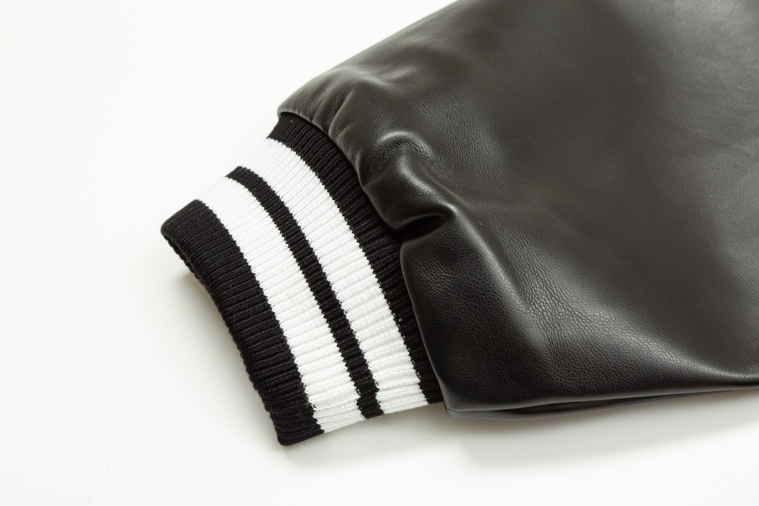 【BURBERRY 公式旗艦店】バーバリー  ジャケット着 好評に付き再入荷！241028