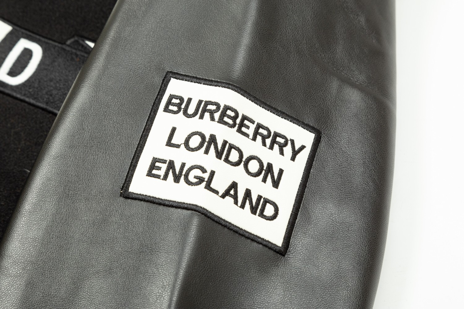 【BURBERRY 公式旗艦店】バーバリー  ジャケット着 好評に付き再入荷！241028