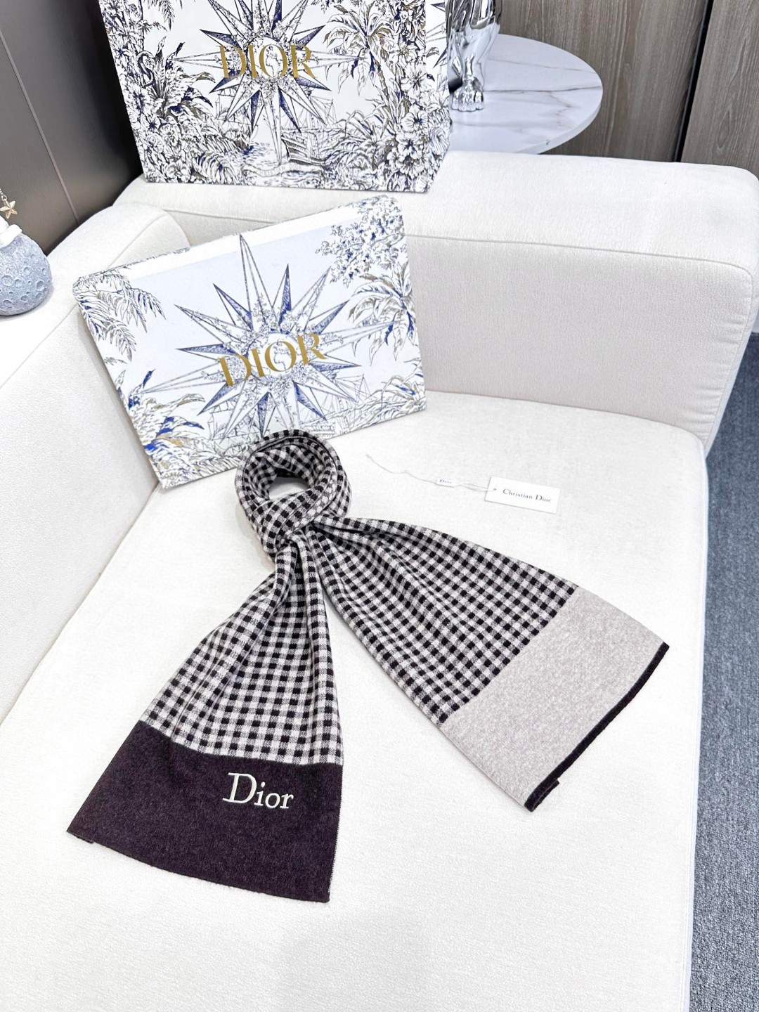 【DIOR  ディオール 】スカーフ32*180cm  241108