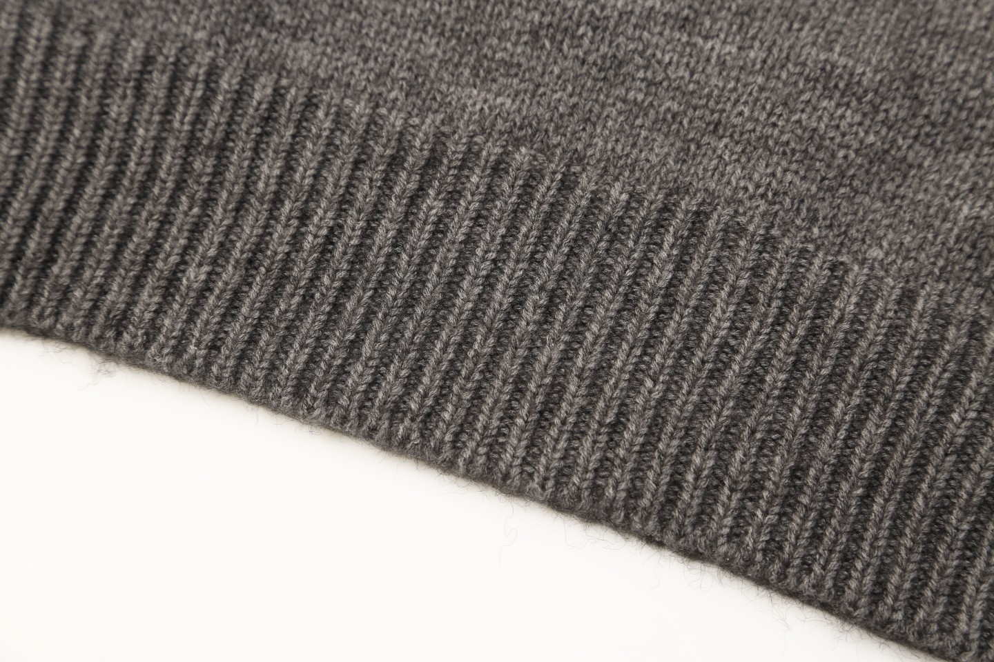 【LOUIS VUITTON 公式旗艦店】ルイヴィトン  セーター好評に付き再入荷！ 241029