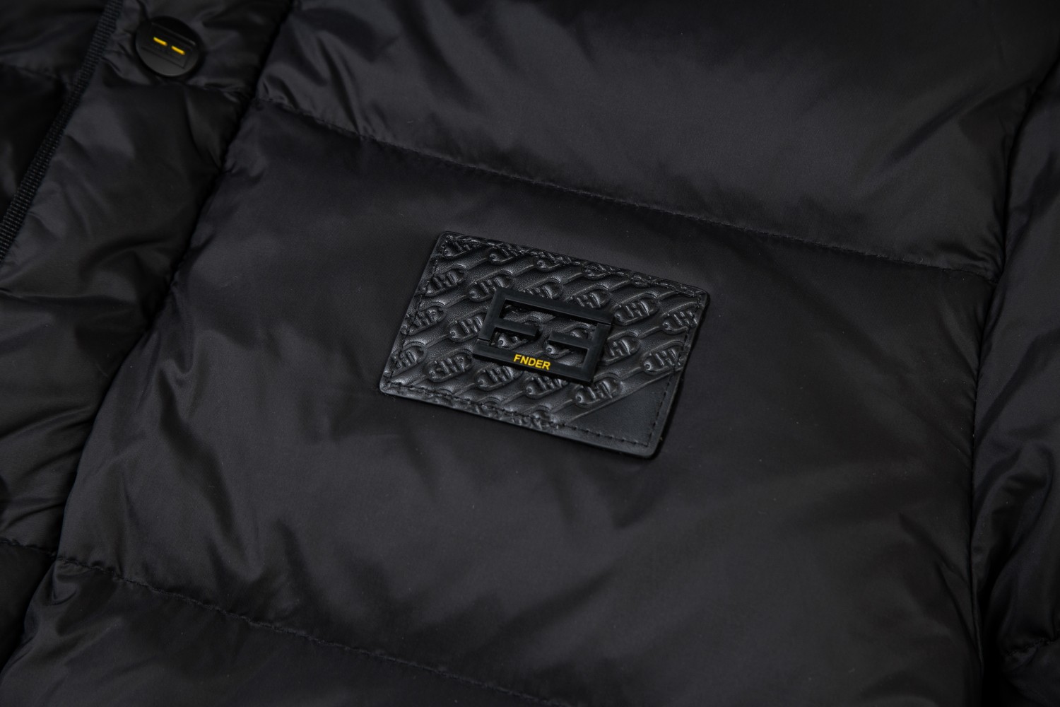 FENDI（フェンディ） ダウンジャケット  241112