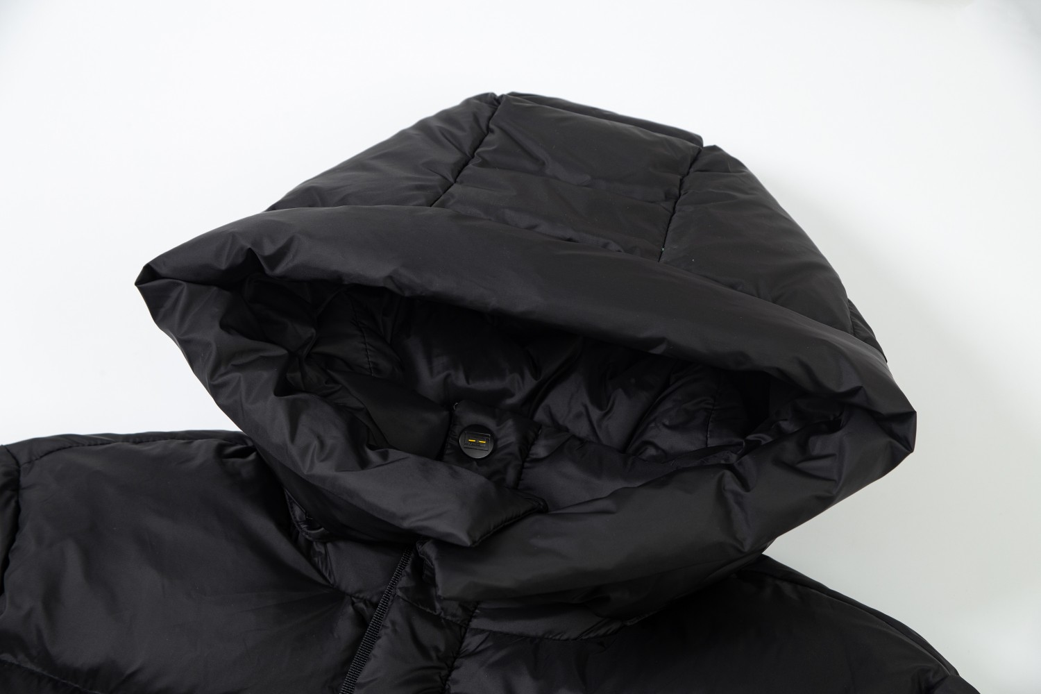 FENDI（フェンディ） ダウンジャケット  241112