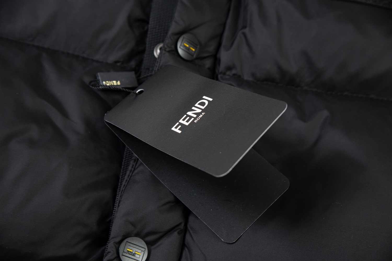 FENDI（フェンディ） ダウンジャケット  241112