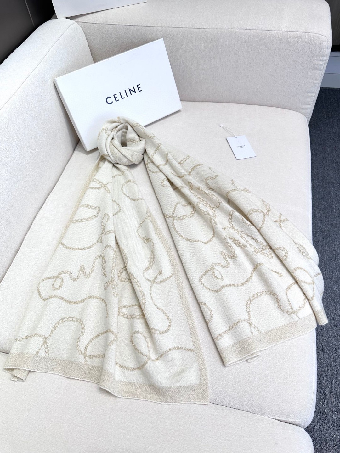 【CELINE セリーヌ】スカーフ  62*195CM  241108