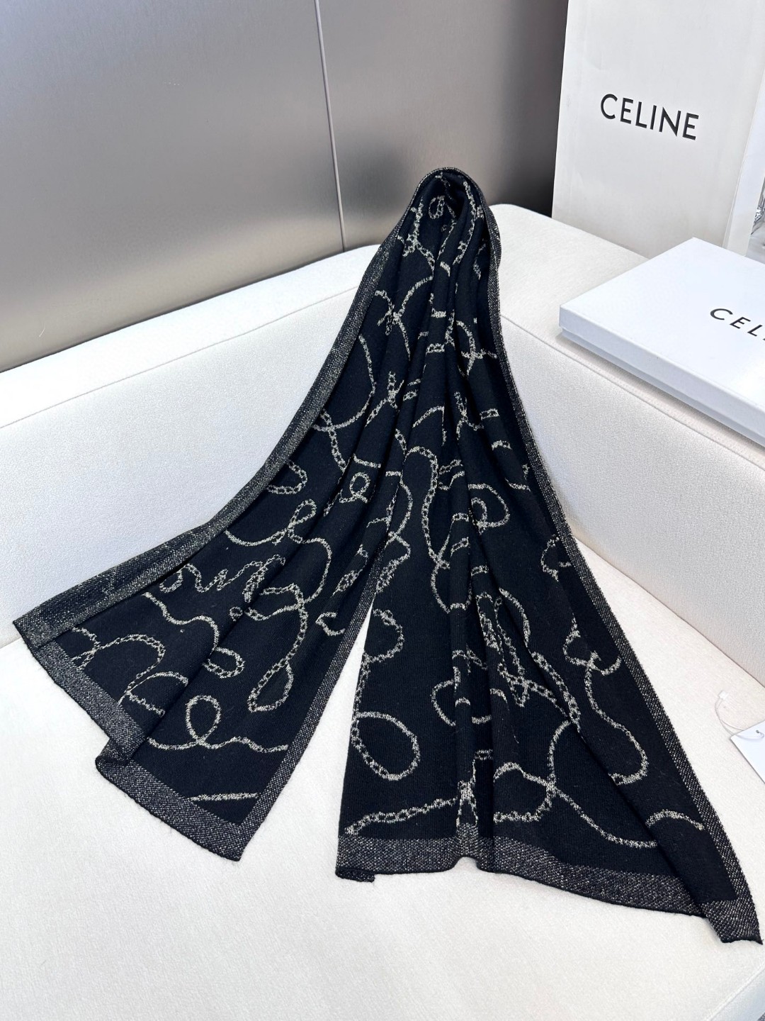 【CELINE セリーヌ】スカーフ  62*195CM  241108