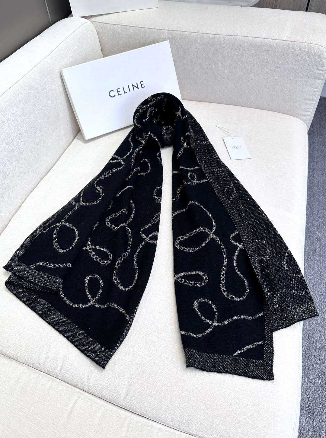【CELINE セリーヌ】スカーフ  62*195CM  241108