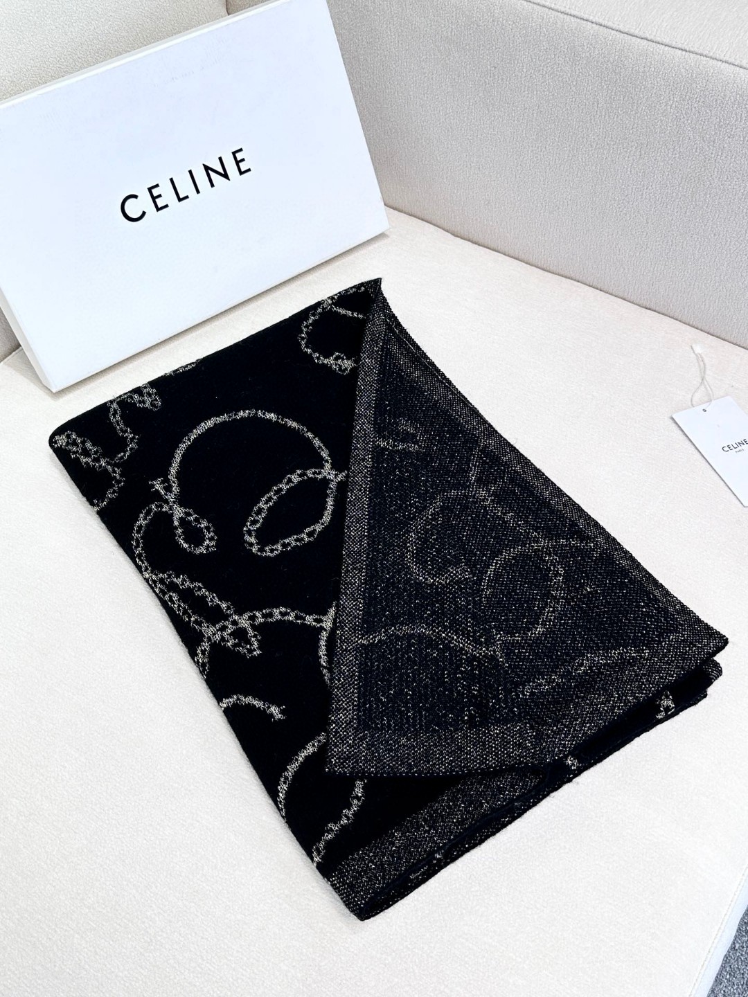 【CELINE セリーヌ】スカーフ  62*195CM  241108